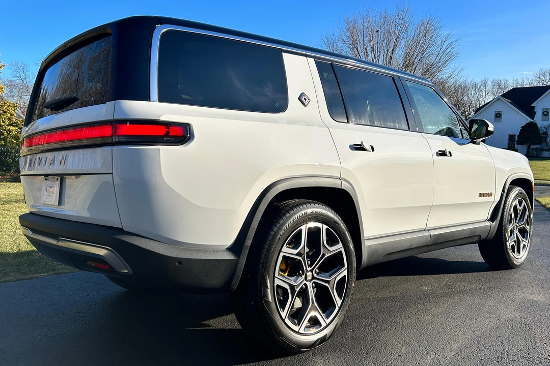 2024 Rivian R1S - Image 4 of 30