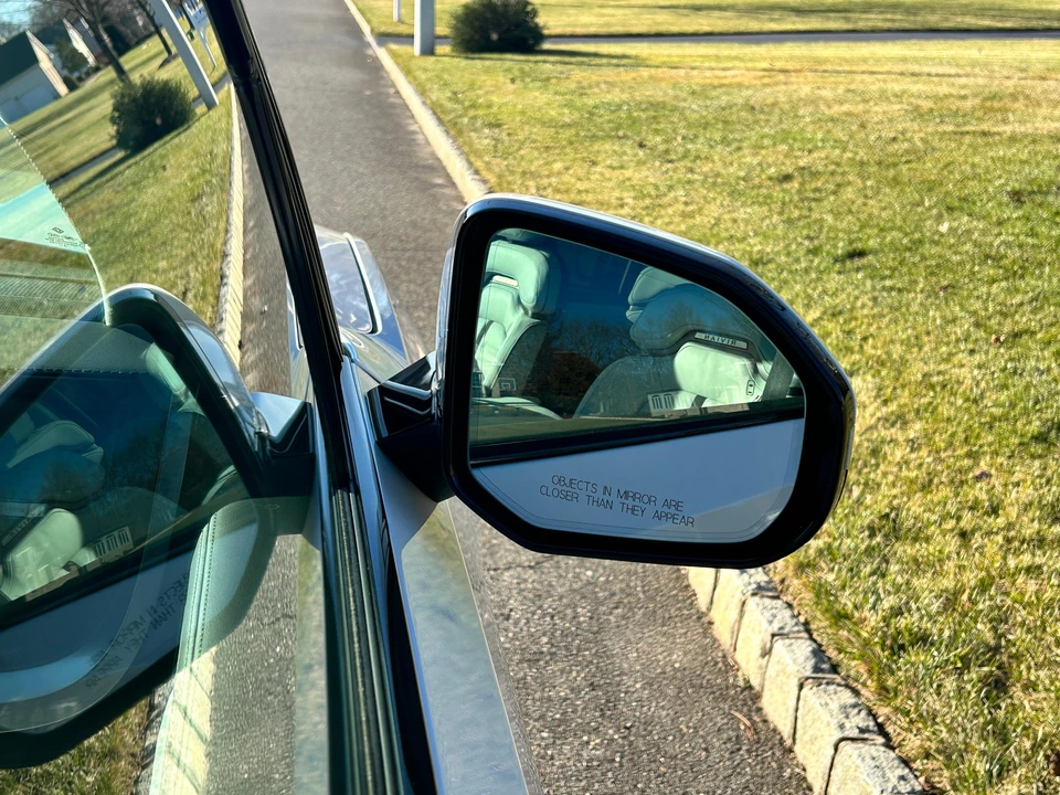 2024 Rivian R1S - Image 17 of 30