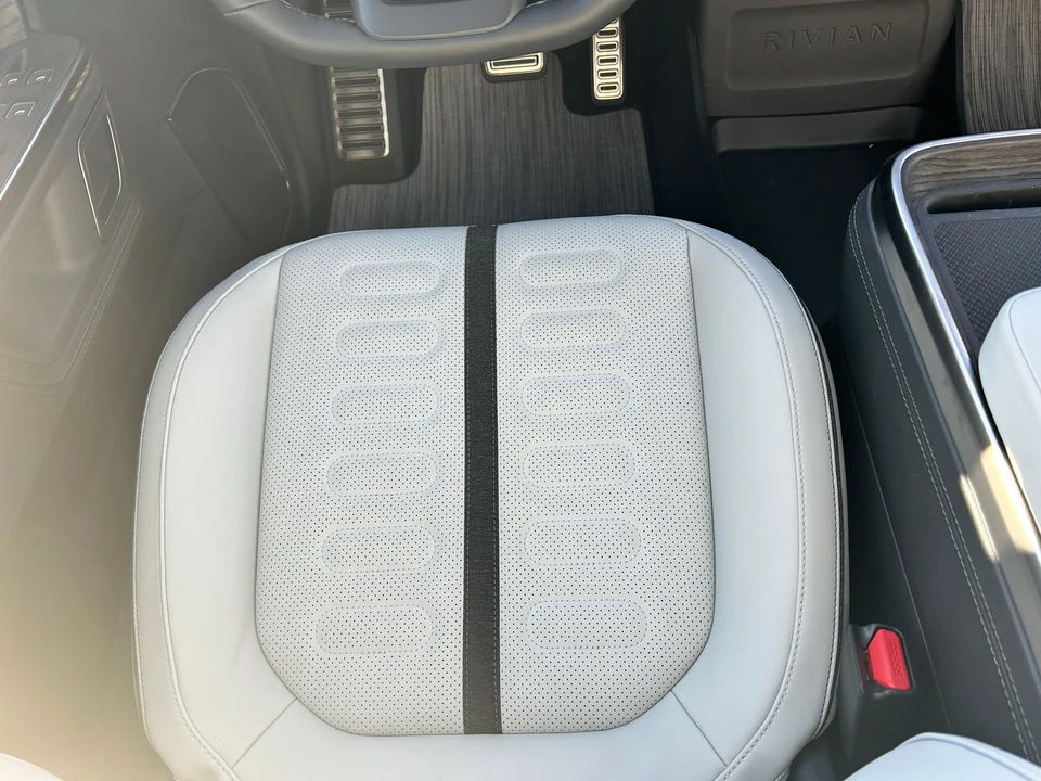 2024 Rivian R1S - Image 30 of 30