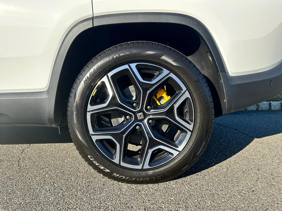 2024 Rivian R1S - Image 19 of 30