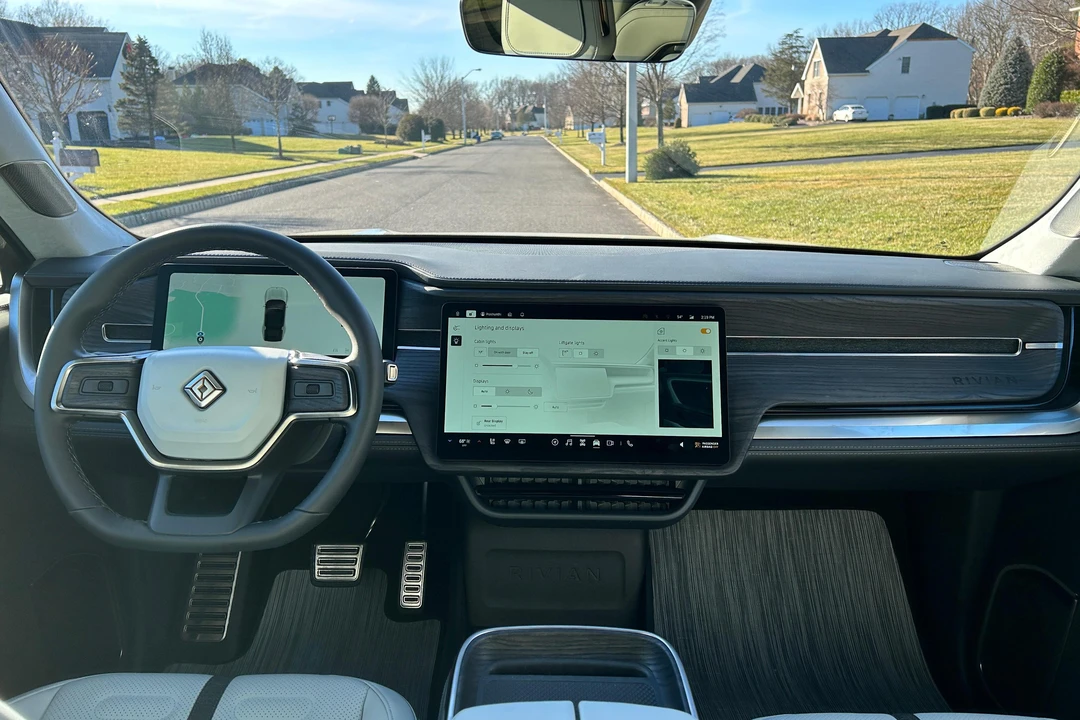 2024 Rivian R1S - Image 22 of 30