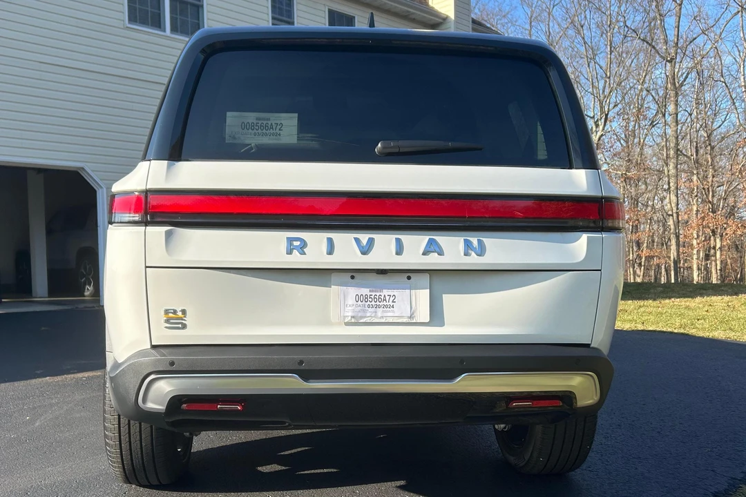 2024 Rivian R1S - Image 5 of 30