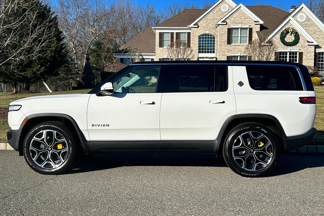 2024 Rivian R1S - Image 3 of 30