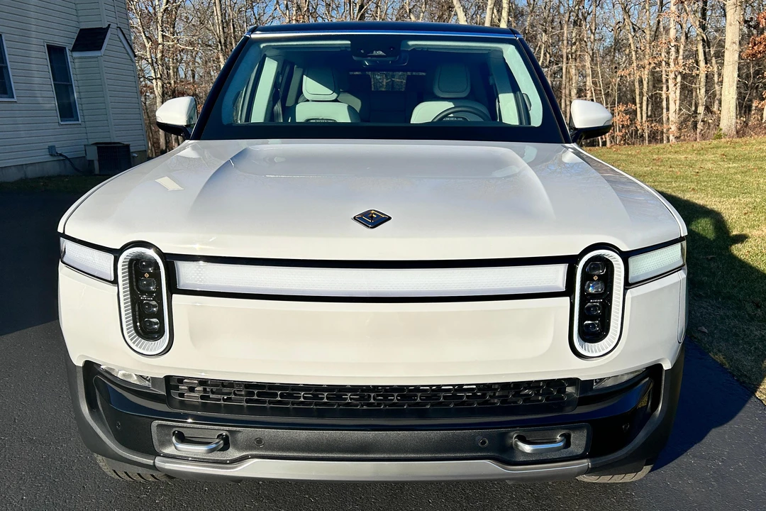 2024 Rivian R1S - Image 2 of 30