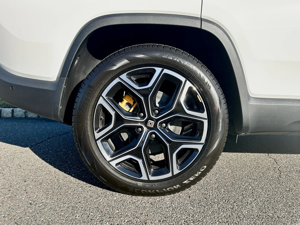 2024 Rivian R1S - Image 20 of 30