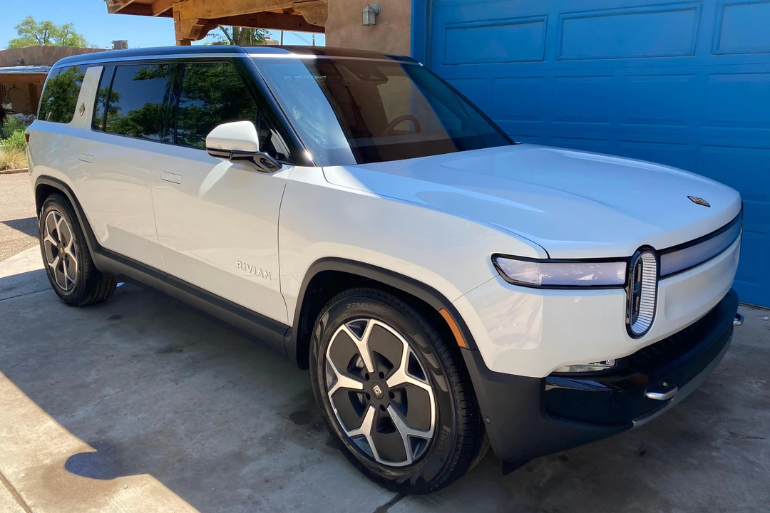 2024 Rivian R1S - Image 3 of 31