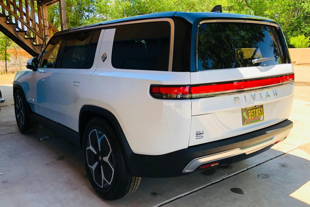 2024 Rivian R1S - Image 4 of 31