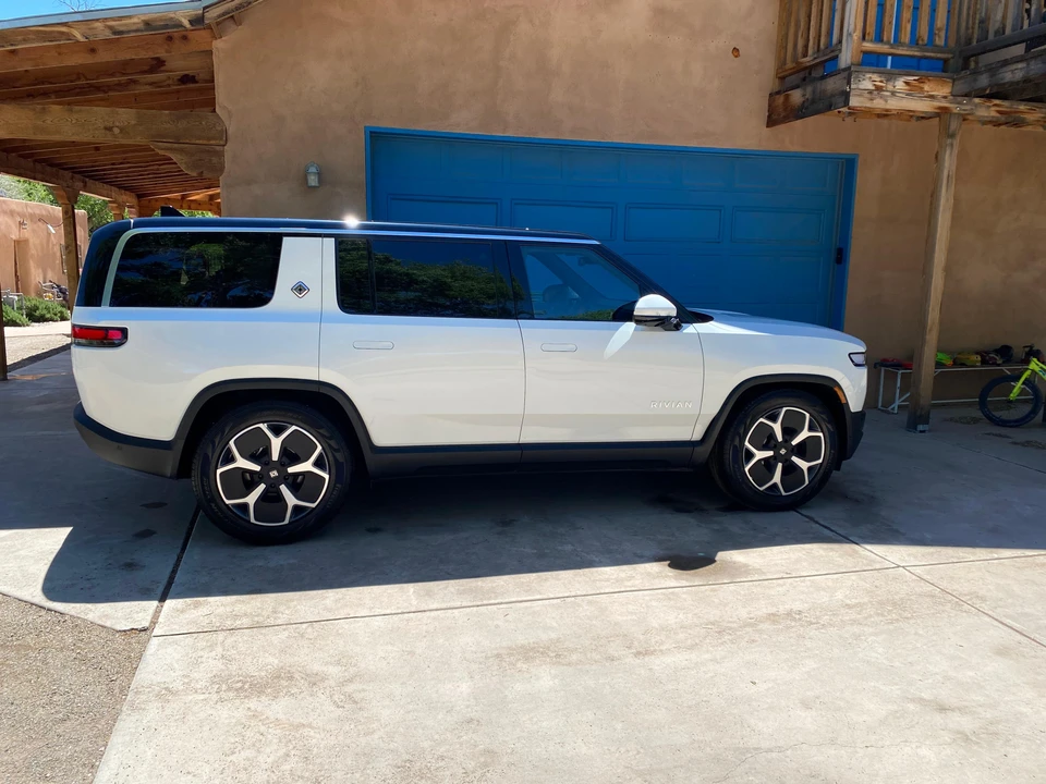 2024 Rivian R1S - Image 21 of 31