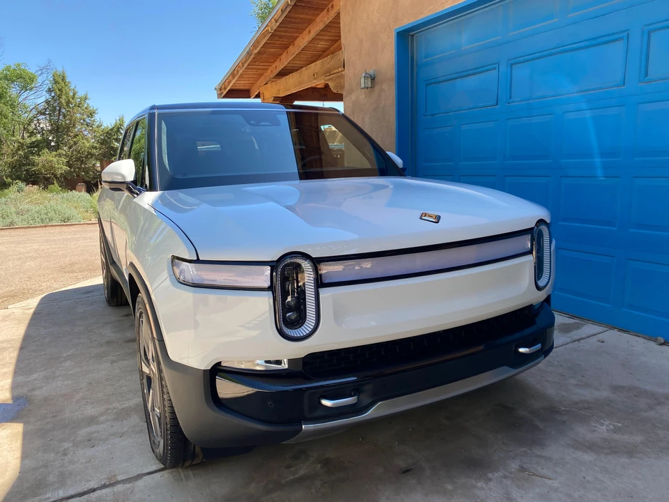 2024 Rivian R1S - Image 26 of 31