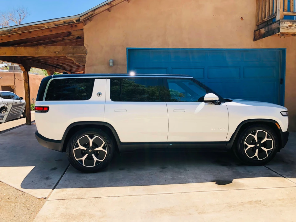 2024 Rivian R1S - Image 22 of 31