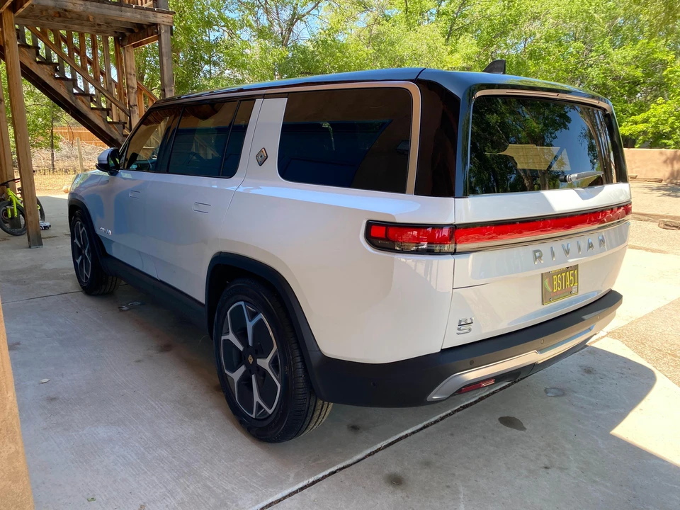 2024 Rivian R1S - Image 16 of 31