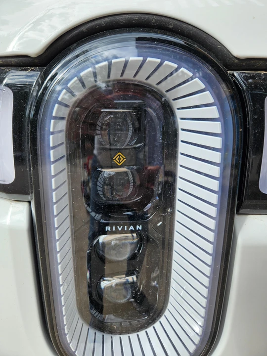 2024 Rivian R1S - Image 29 of 31