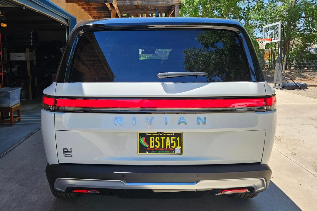 2024 Rivian R1S - Image 5 of 31