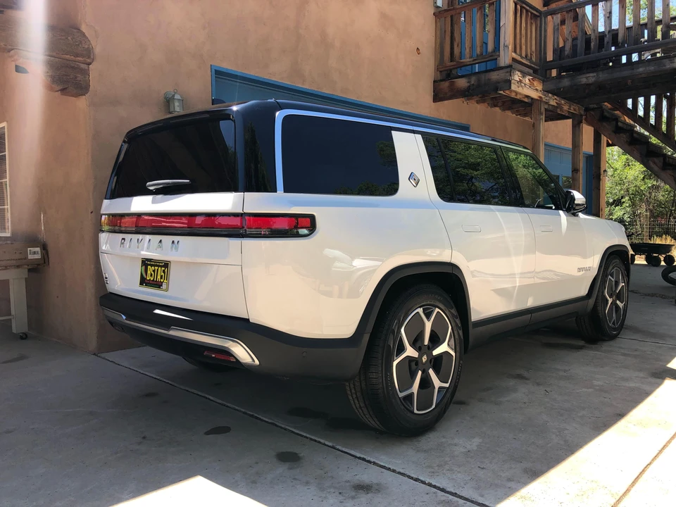 2024 Rivian R1S - Image 20 of 31
