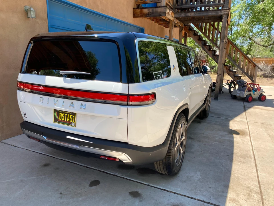 2024 Rivian R1S - Image 18 of 31