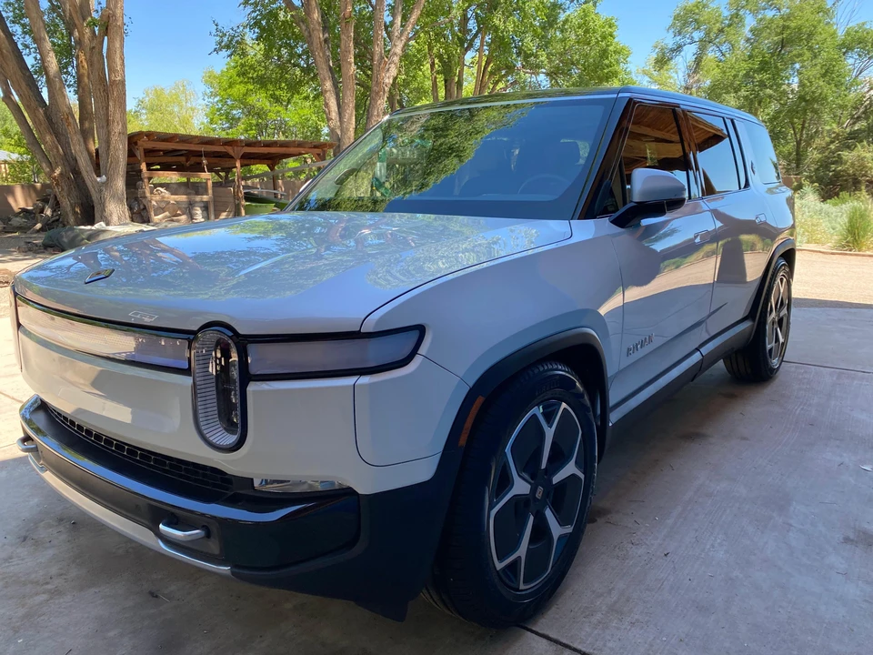 2024 Rivian R1S - Image 13 of 31
