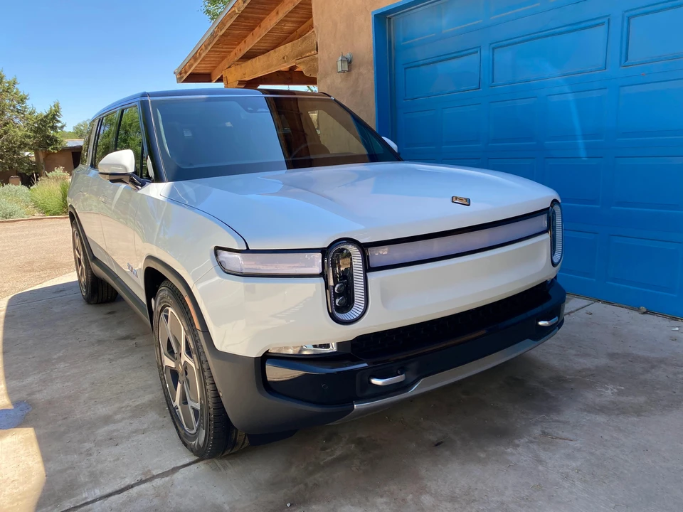 2024 Rivian R1S - Image 25 of 31