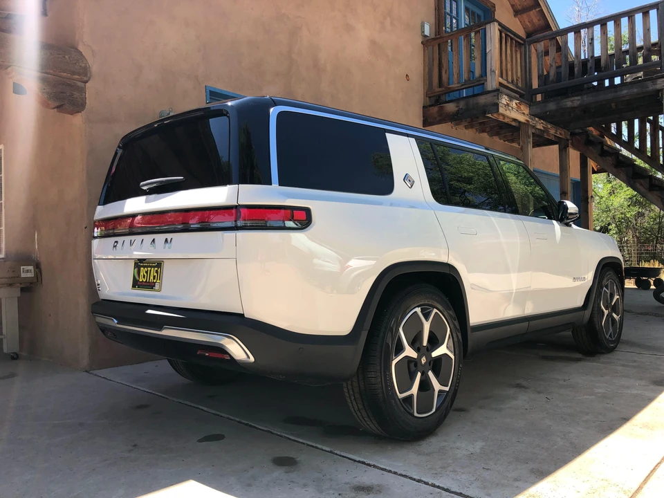 2024 Rivian R1S - Image 19 of 31