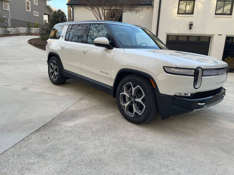 2024 Rivian R1S - Image 13 of 31