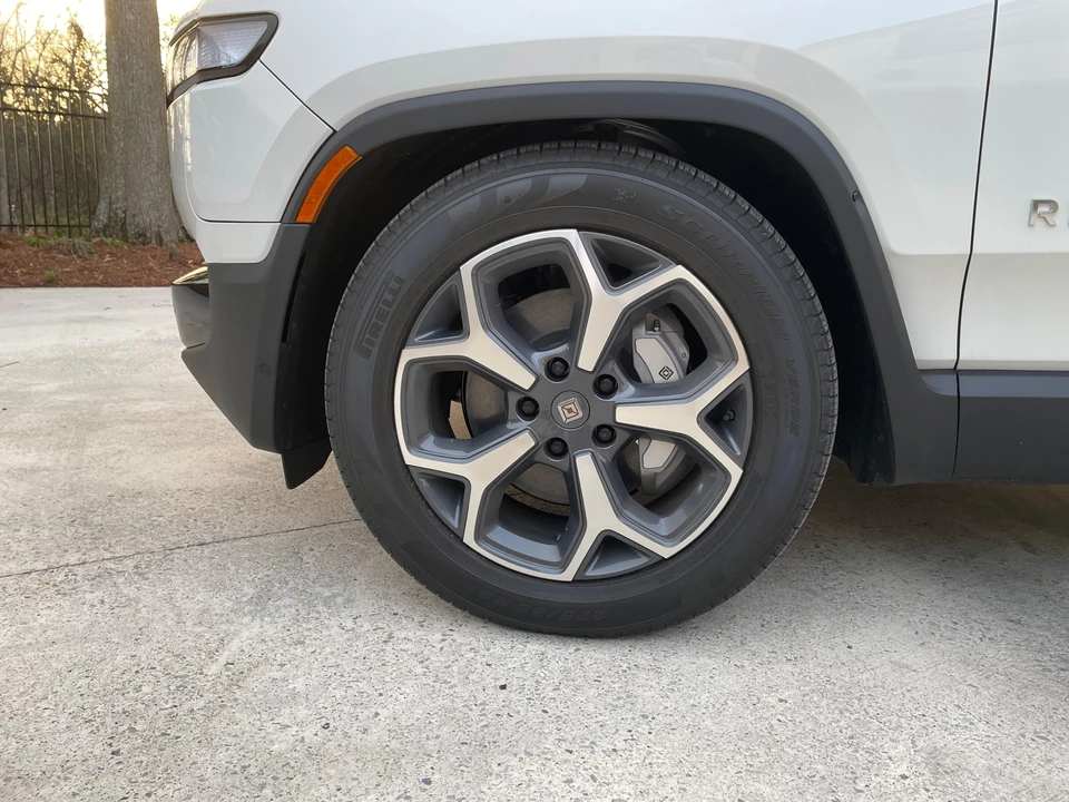 2024 Rivian R1S - Image 23 of 31