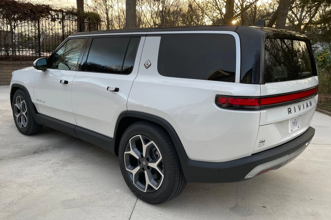 2024 Rivian R1S - Image 4 of 31