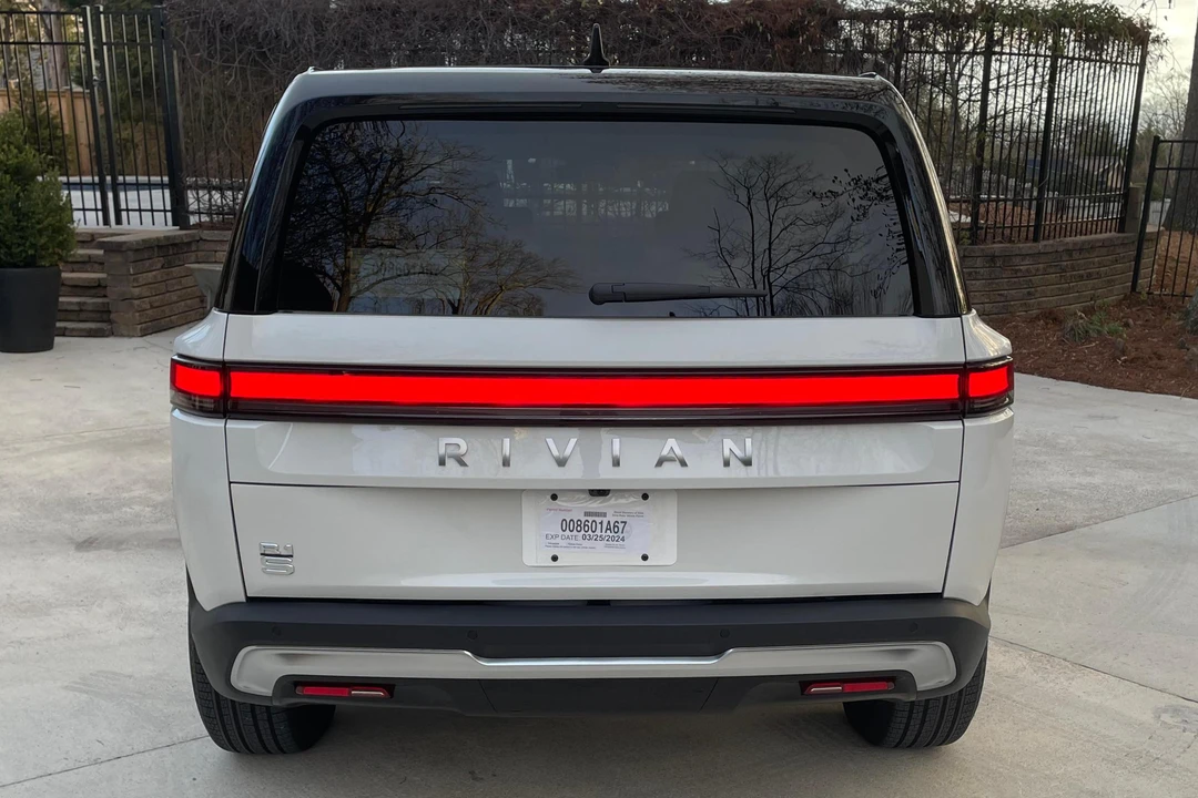 2024 Rivian R1S - Image 5 of 31