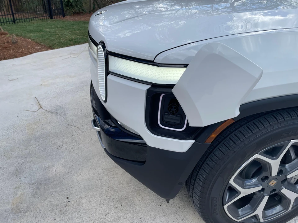 2024 Rivian R1S - Image 15 of 31