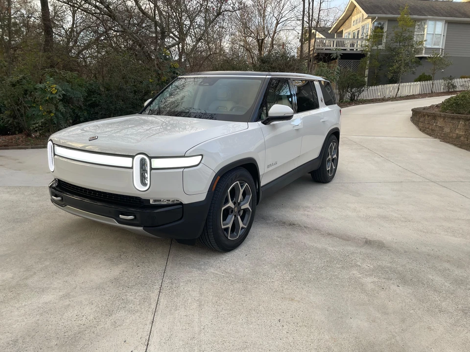 2024 Rivian R1S - Image 6 of 31