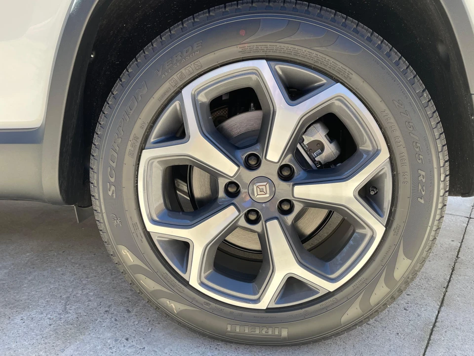 2024 Rivian R1S - Image 26 of 31