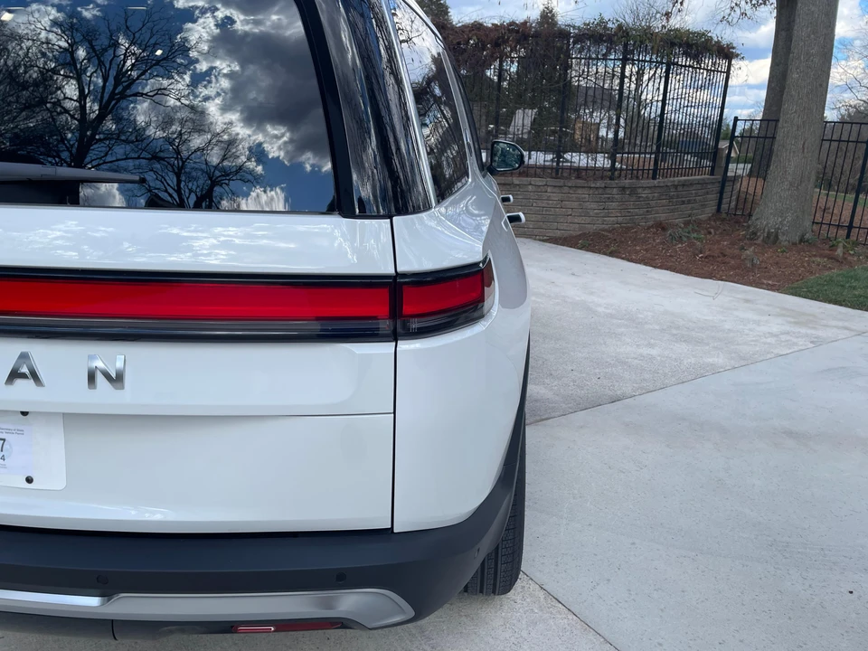 2024 Rivian R1S - Image 19 of 31