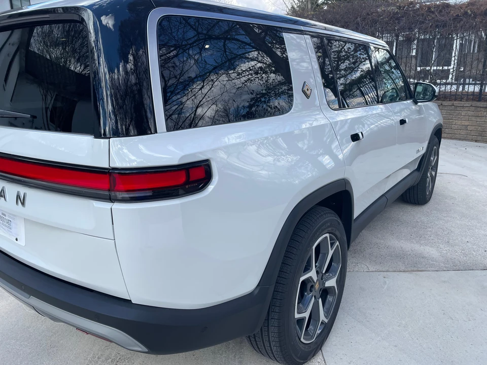2024 Rivian R1S - Image 20 of 31