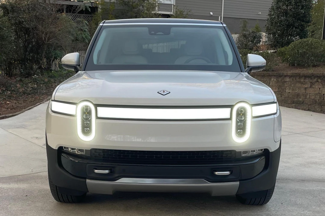 2024 Rivian R1S - Image 2 of 31