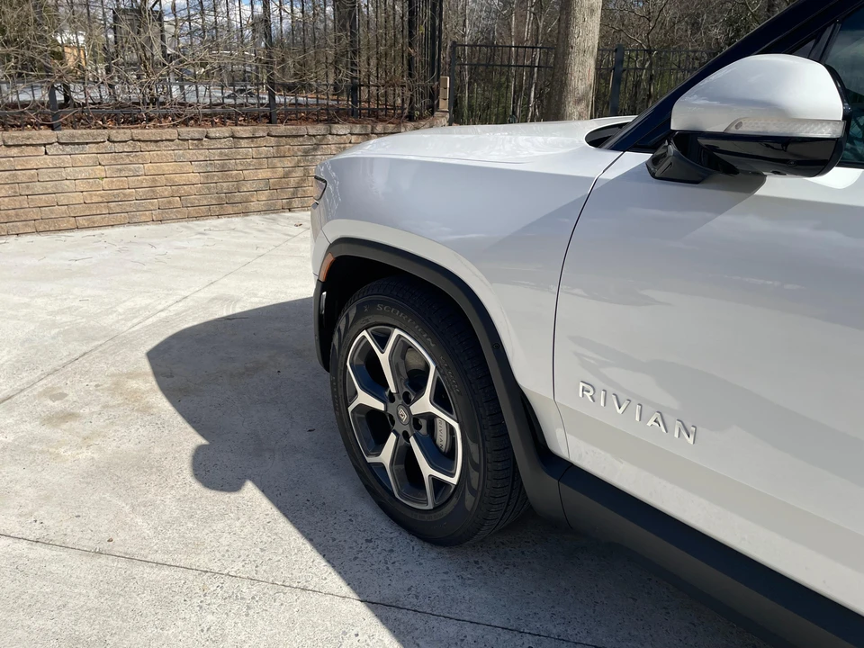 2024 Rivian R1S - Image 16 of 31