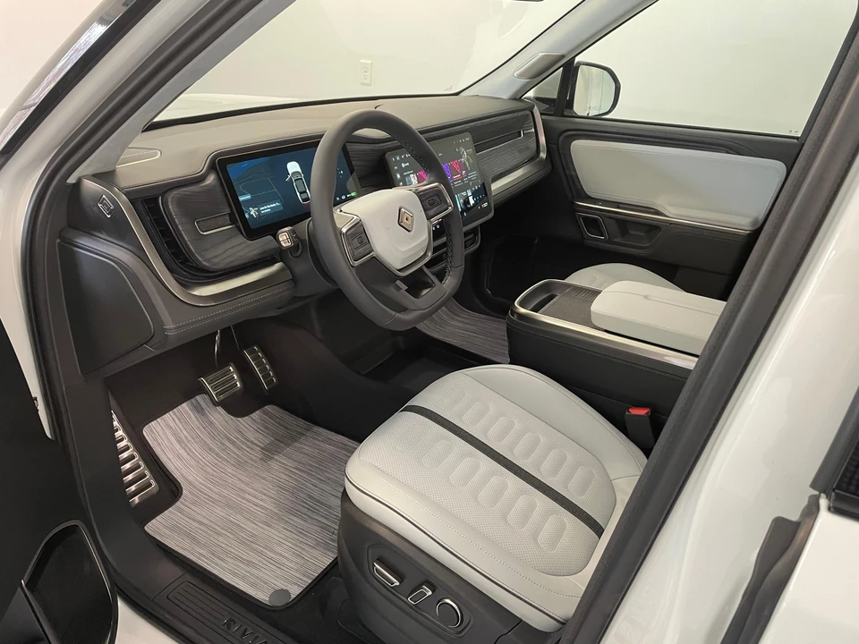 2024 Rivian R1S - Image 31 of 31