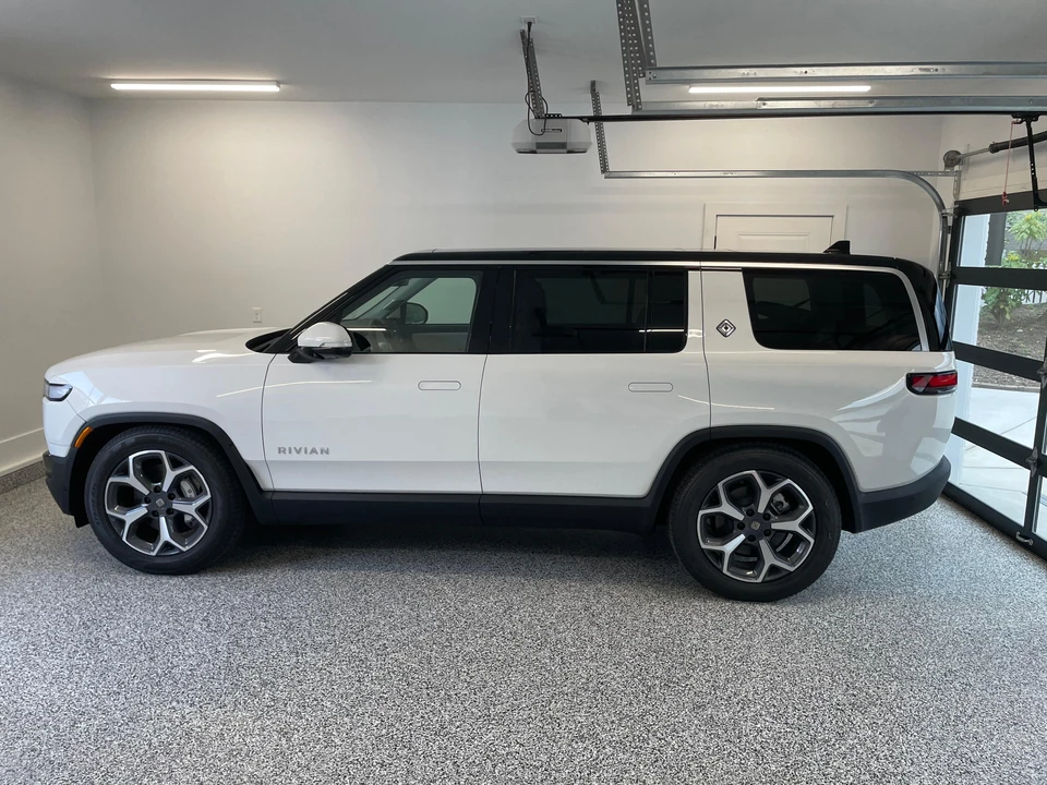2024 Rivian R1S - Image 8 of 31