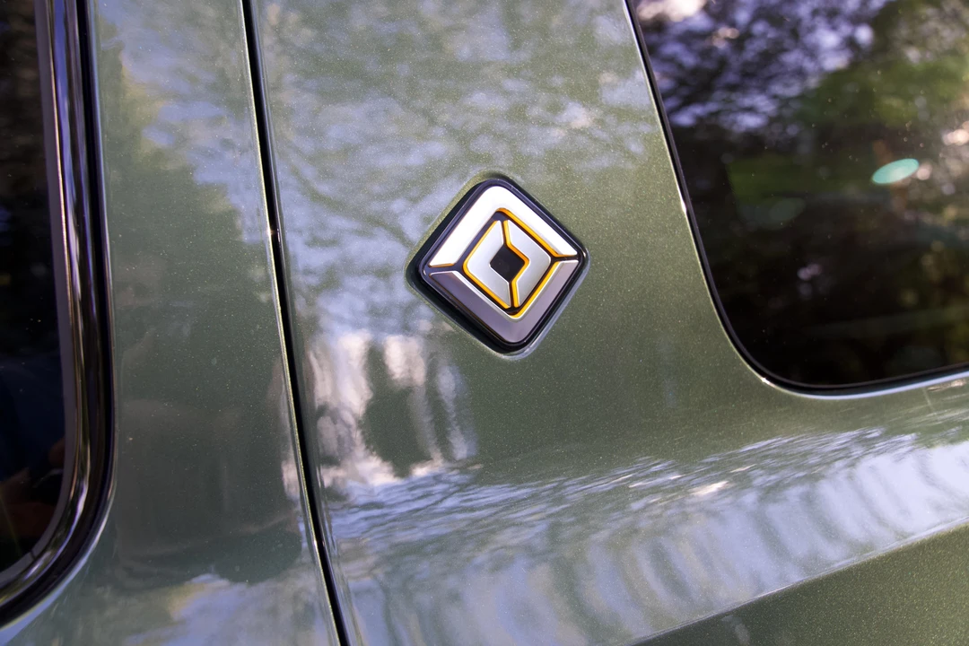 2024 Rivian R1S - Image 27 of 31