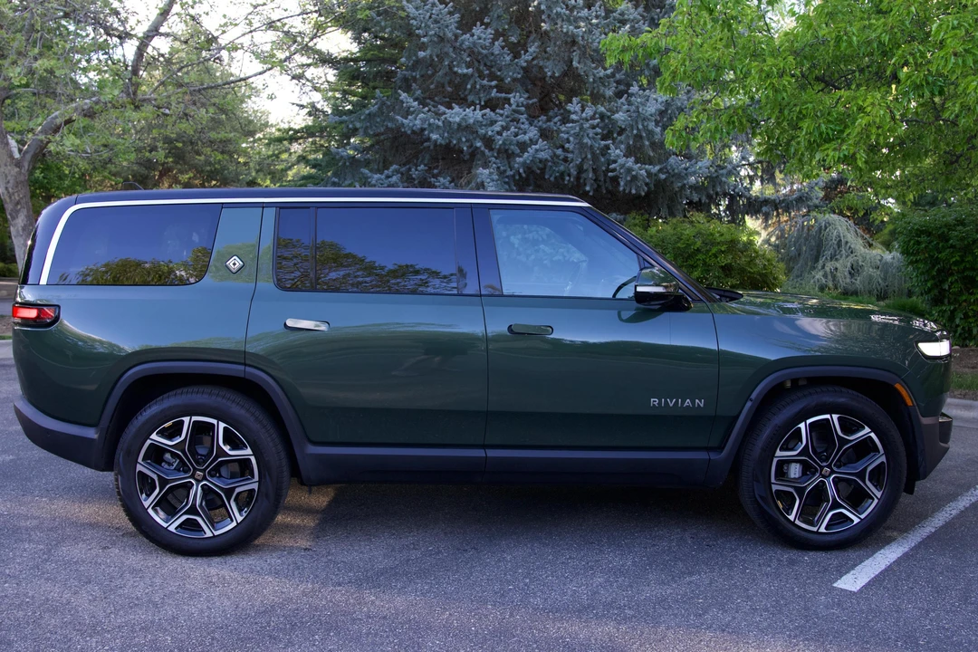 2024 Rivian R1S - Image 3 of 31