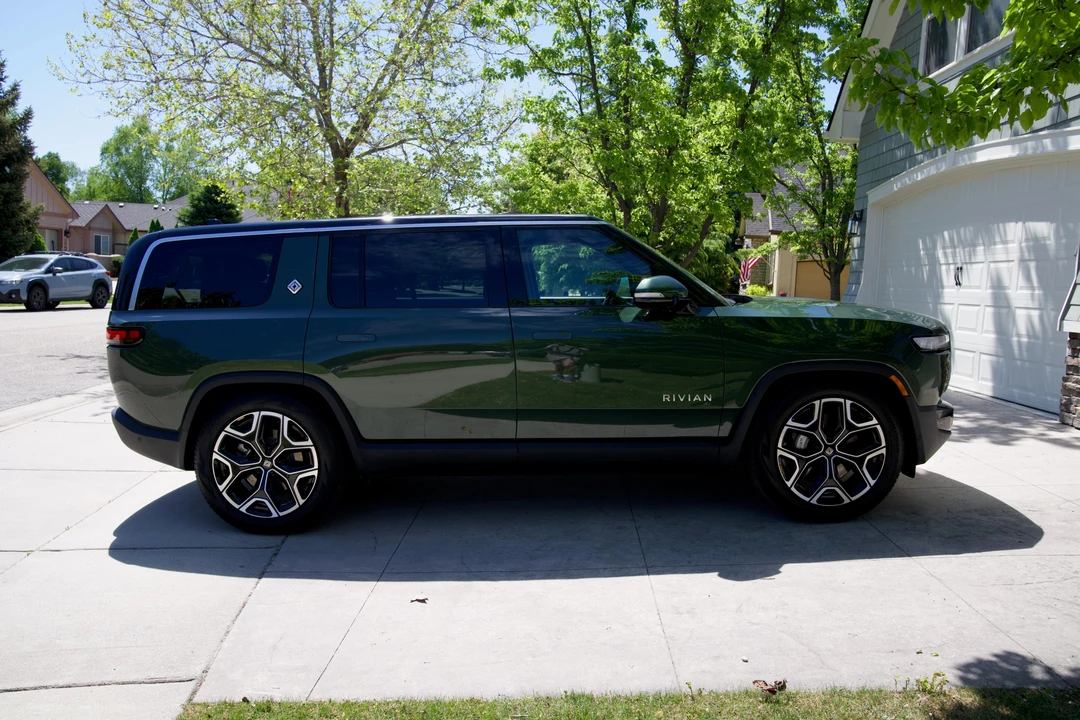 2024 Rivian R1S - Image 11 of 31