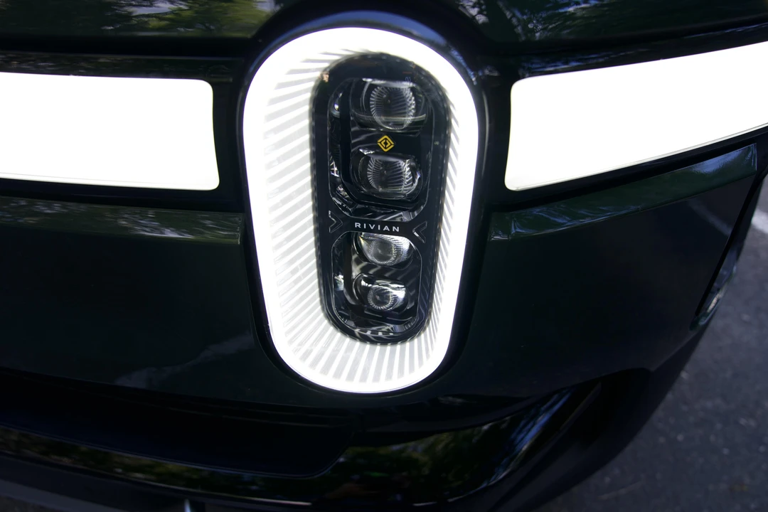 2024 Rivian R1S - Image 17 of 31
