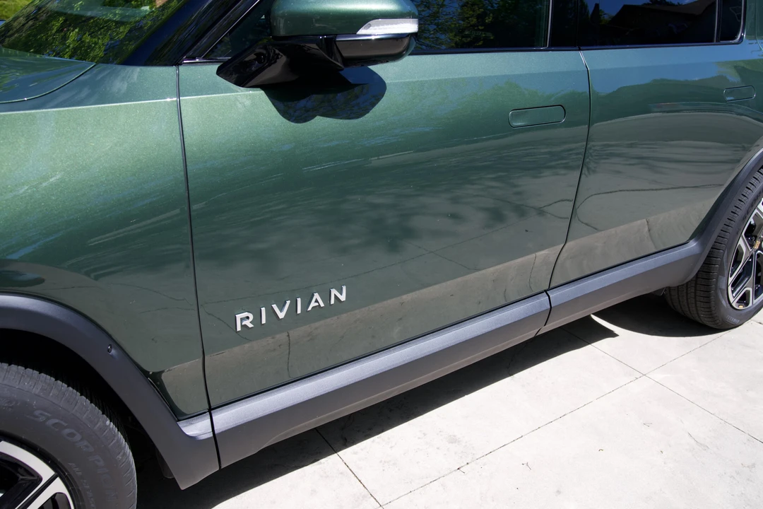 2024 Rivian R1S - Image 23 of 31