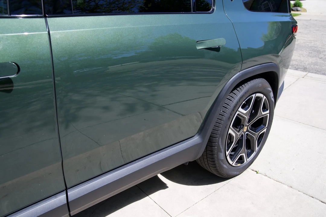 2024 Rivian R1S - Image 26 of 31