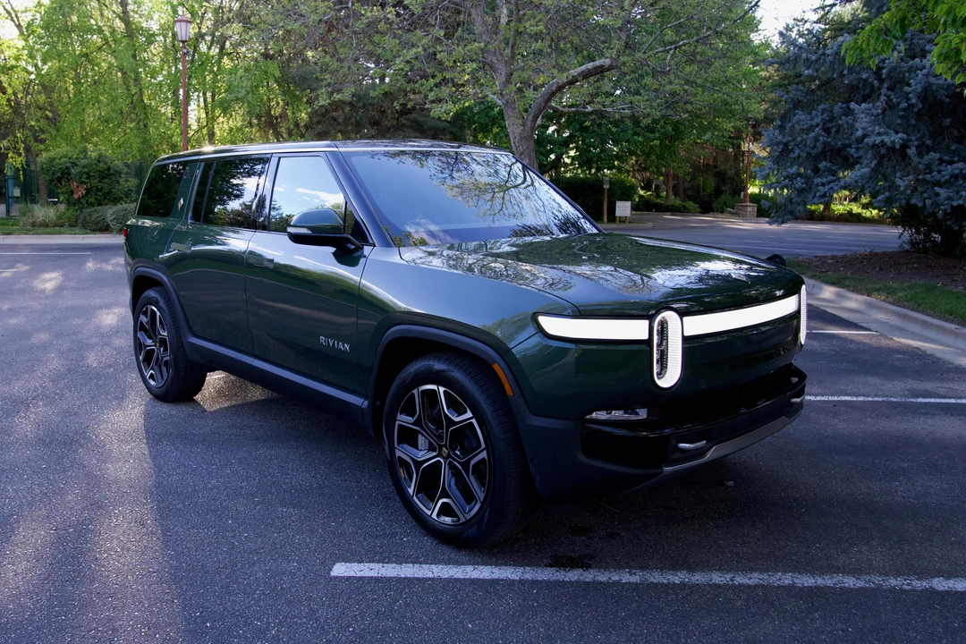 2024 Rivian R1S - Image 12 of 31
