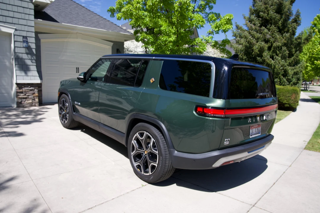 2024 Rivian R1S - Image 9 of 31