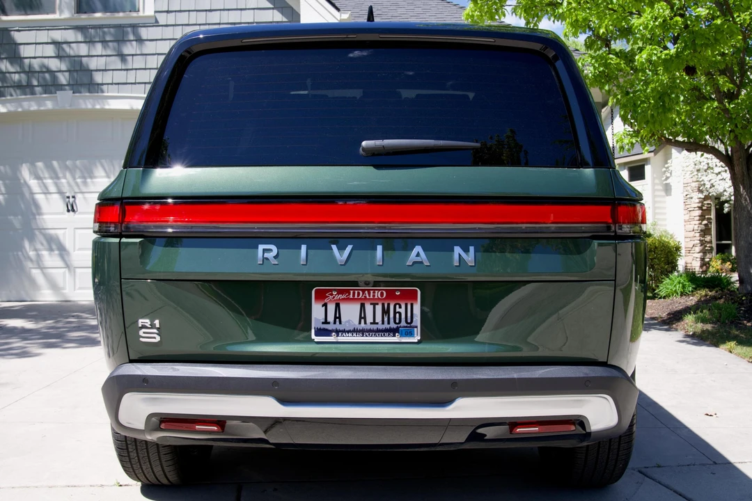 2024 Rivian R1S - Image 5 of 31