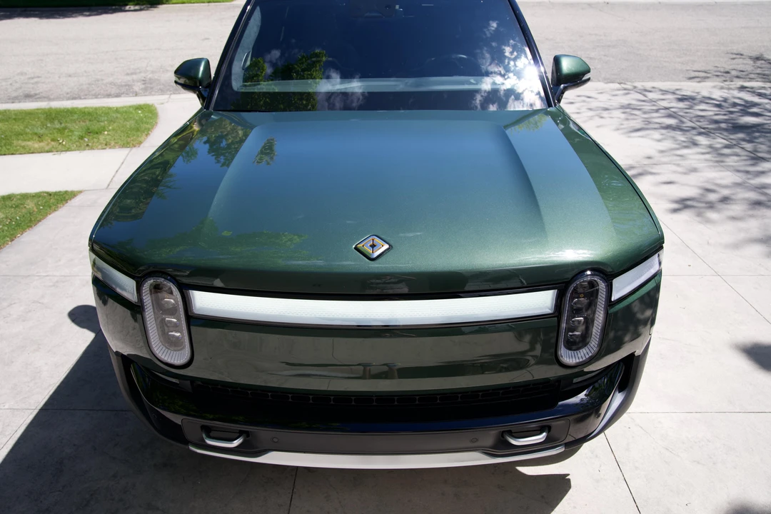 2024 Rivian R1S - Image 15 of 31