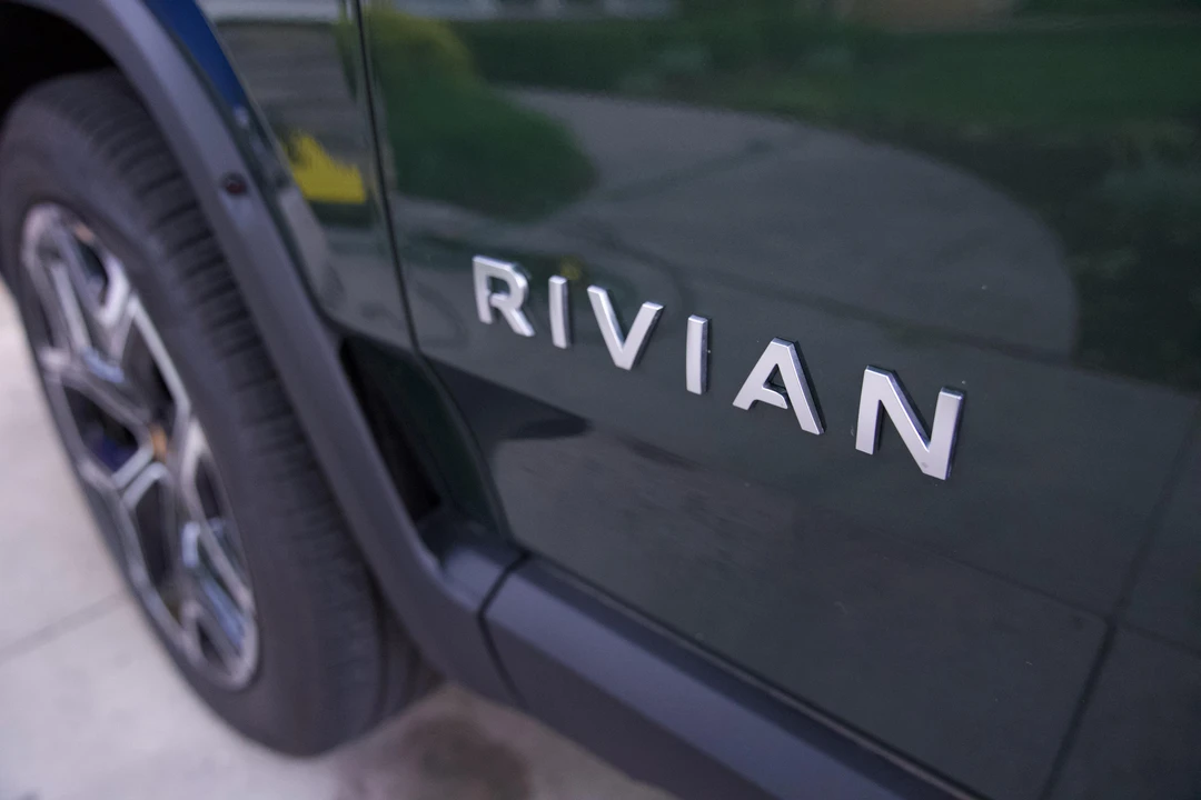 2024 Rivian R1S - Image 24 of 31