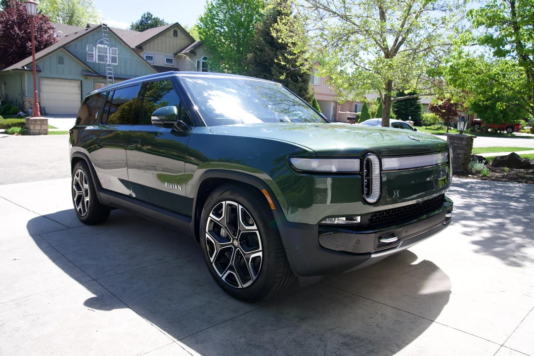 2024 Rivian R1S - Image 13 of 31