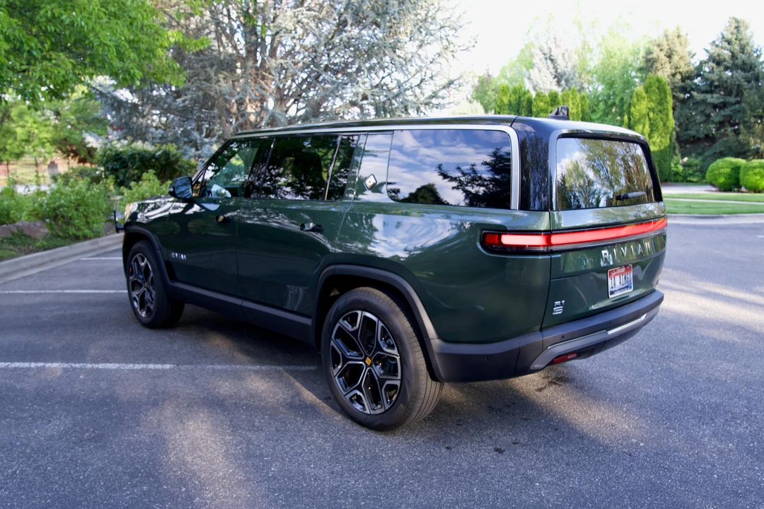 2024 Rivian R1S - Image 8 of 31