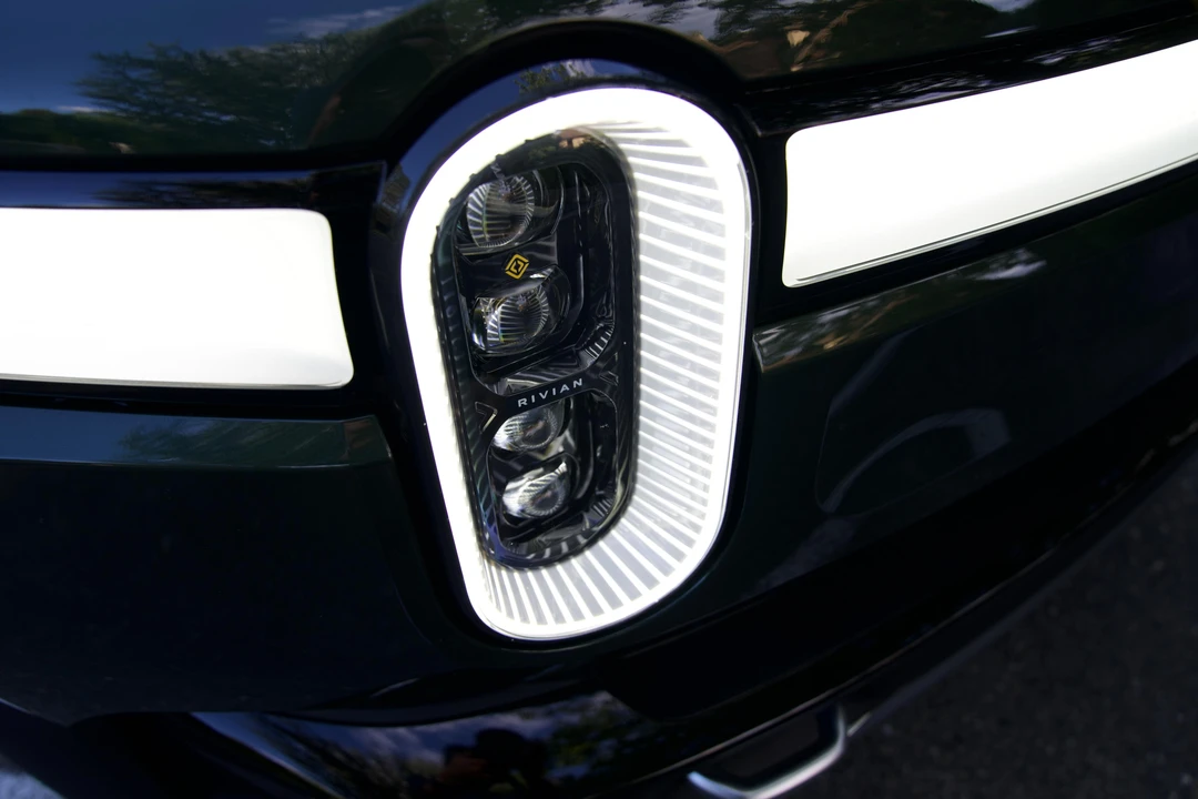 2024 Rivian R1S - Image 14 of 31