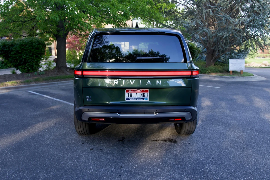 2024 Rivian R1S - Image 10 of 31